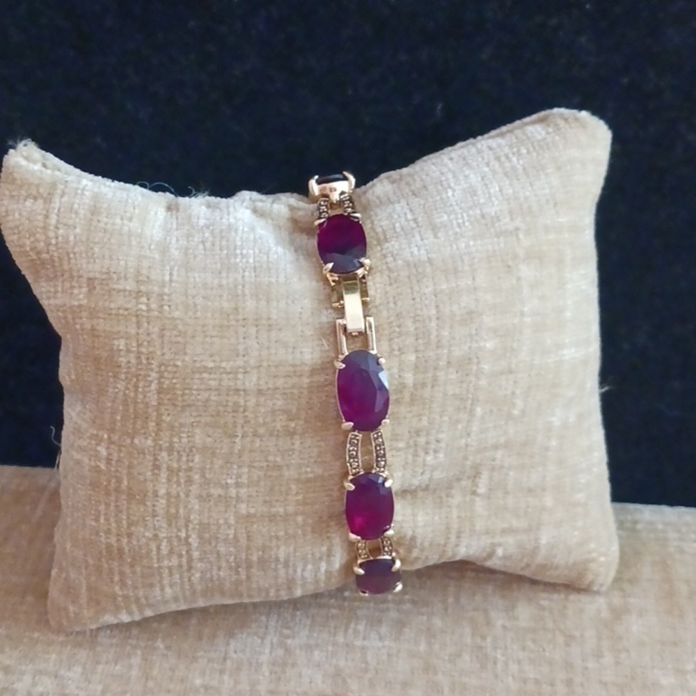 Monet Gold Tone Faceted Glass Bracelet - Picture 2 of 7